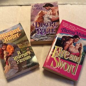 🐸2/$10🐸historical romance harlequin set